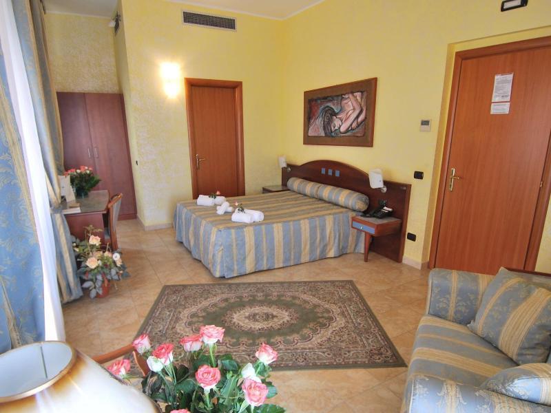 Hotel San Giuseppe - Cityhotel カタンザーロ エクステリア 写真