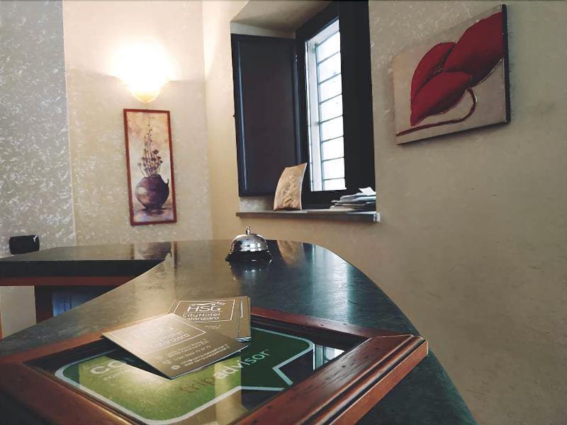 Hotel San Giuseppe - Cityhotel カタンザーロ エクステリア 写真