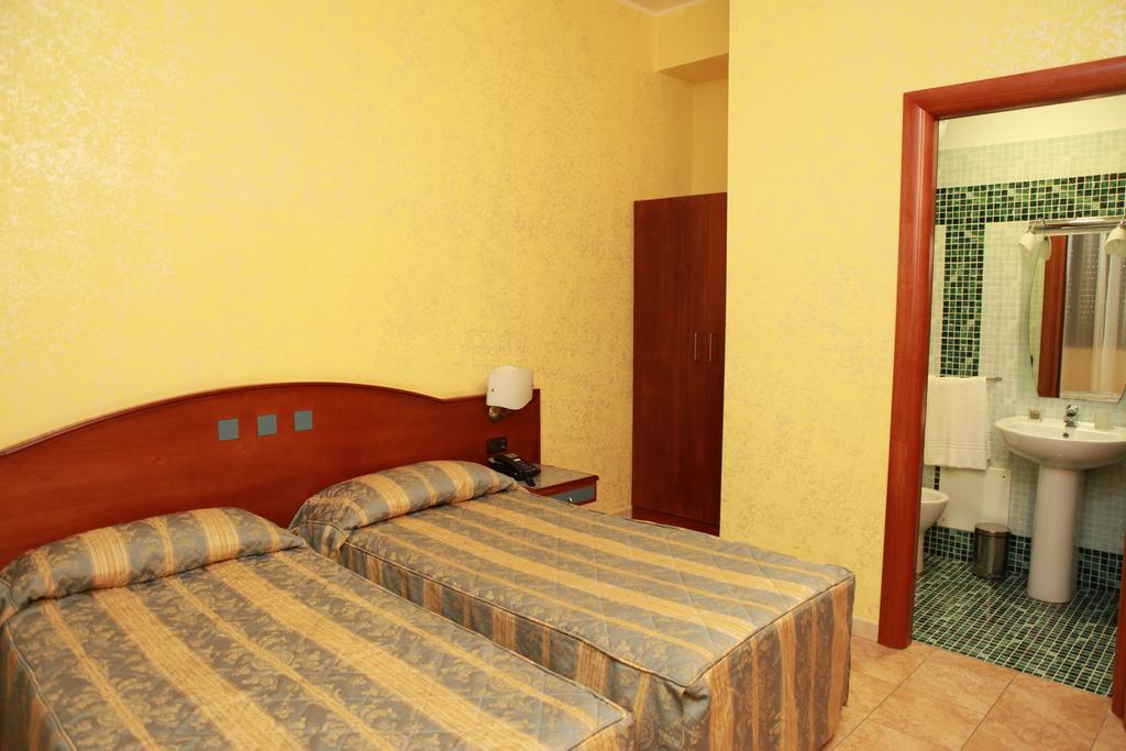 Hotel San Giuseppe - Cityhotel カタンザーロ エクステリア 写真