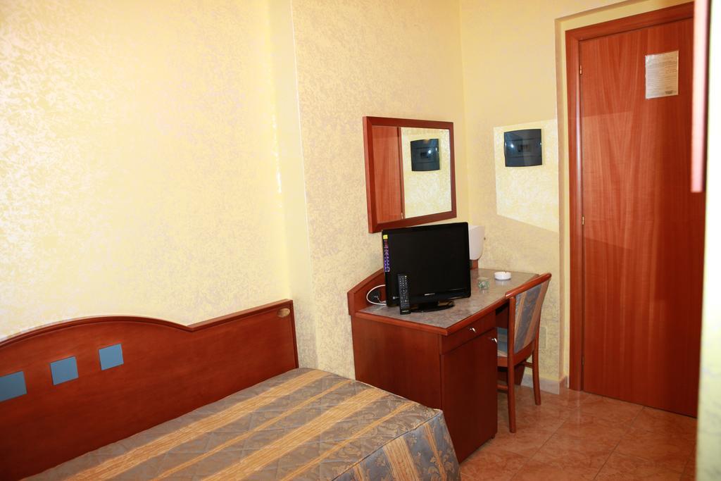 Hotel San Giuseppe - Cityhotel カタンザーロ エクステリア 写真